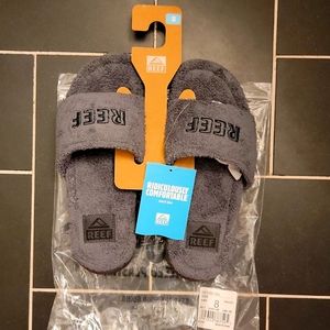 Reef Men's Slippers, size 8. NWT.